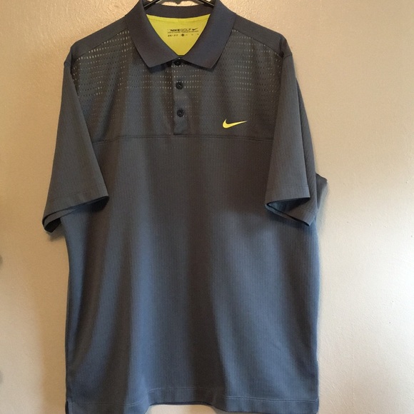 🌺SOLD🌺Nike Golf shirt - Picture 2 of 4